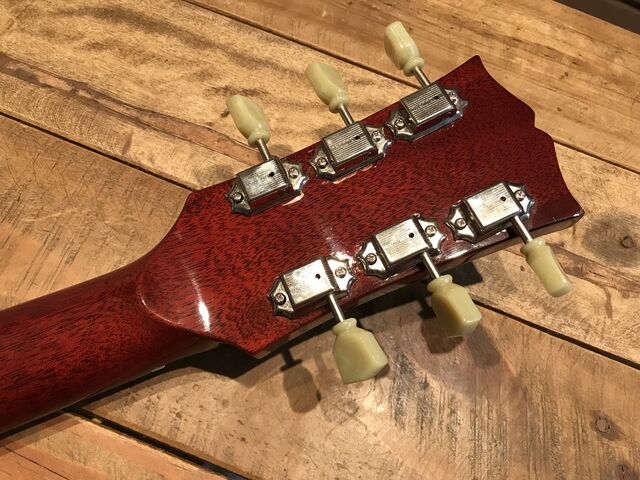 ☆メーカーも製作者も不明のレスポールタイプ!でも素性は良さ ☆メーカーも製作者も不明のレスポールタイプ!でも素性は良さ