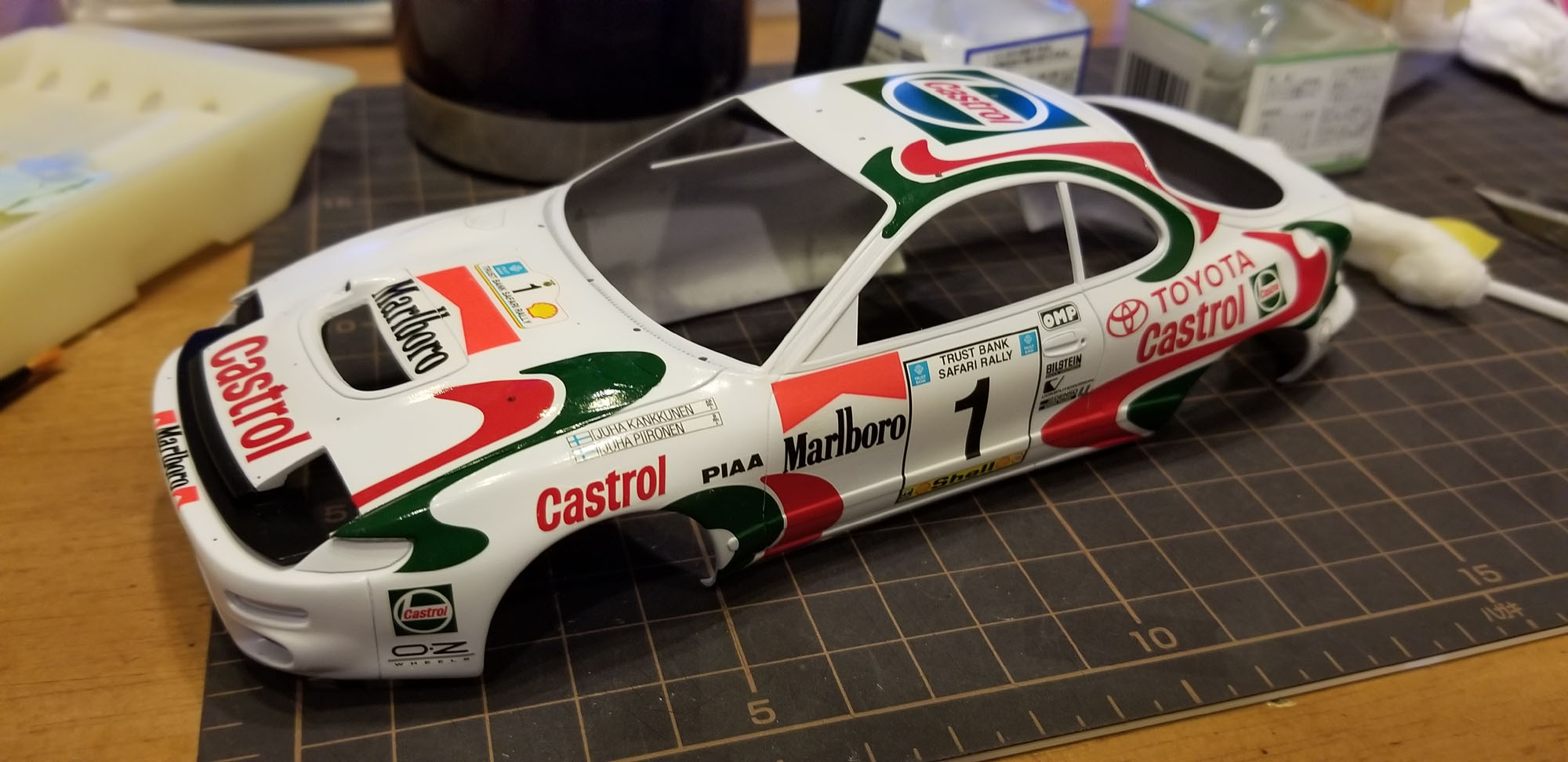 タミヤ電動RCカー トヨタセリカGT-FOURモンテカルロラリー用