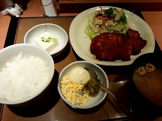 やよい軒でチキン南蛮 セルフでタルタルは斬新だと思った つれづれブログ