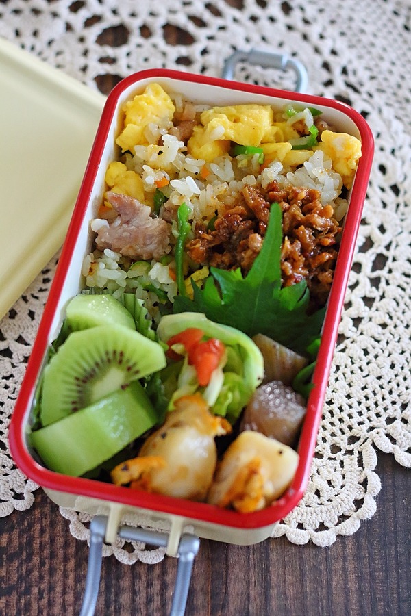 肉味噌のっけチャーハン弁当