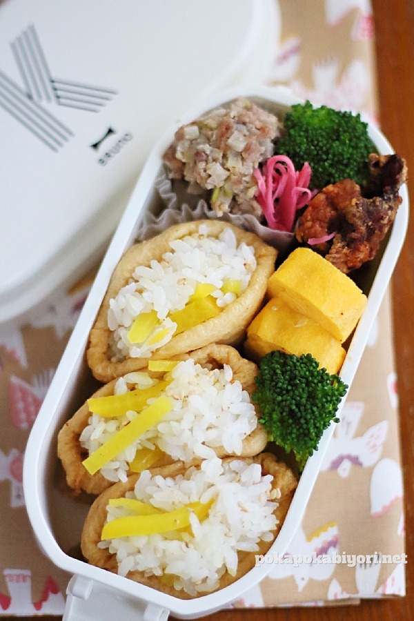 いなりずしのお弁当と簡単なおかず