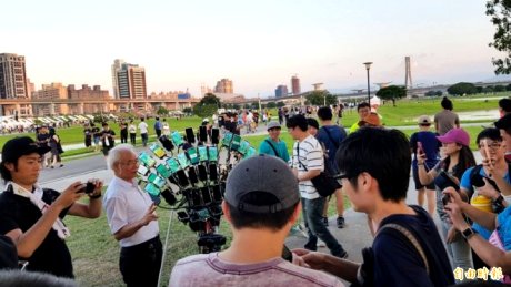 ポケモンガオーレマスターへの道 ポケモンgoの台湾複垢おじいさん ついにスマホ45台に