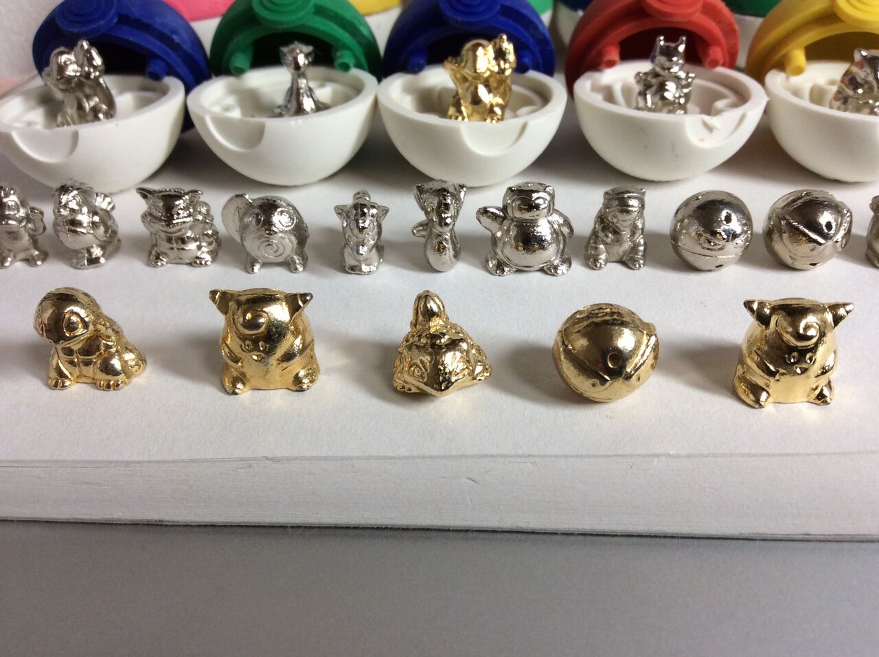 ゴムのポケモンボールの中に金属製のポケモンのフィギュア入ってたようなの知らない
