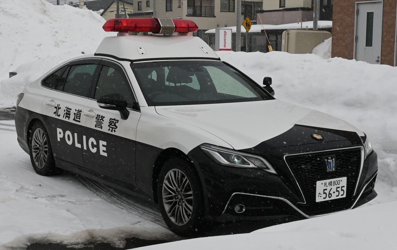 220系クラウンパトカー 220系クラウンパトカーの特徴とは？最新モデルの性能や装備を分析