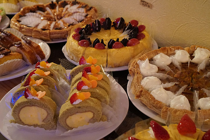 店内わんこok ピコットさんのスイーツバイキングに行ってきた 黒ぽめあんこ と 黒ぽめおはぎ