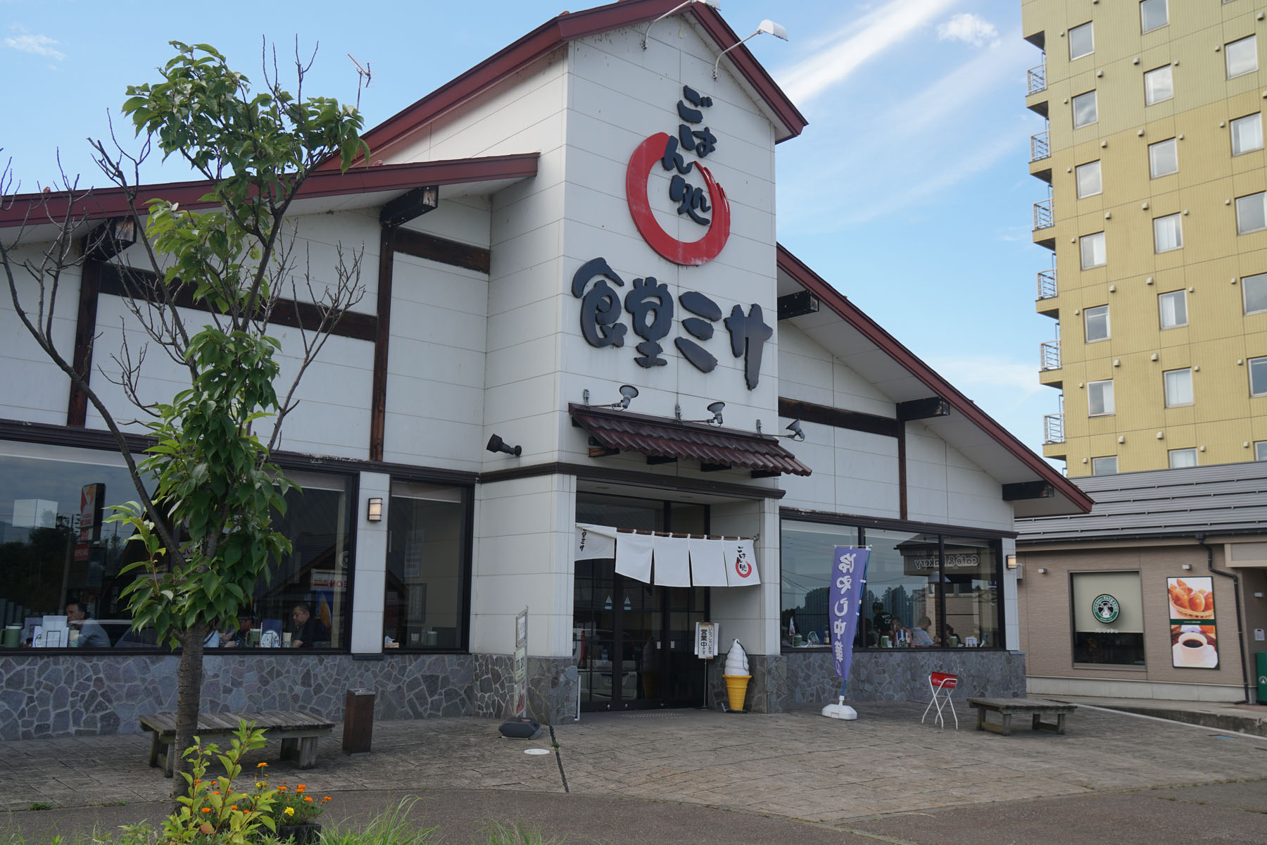 テラスわんこOK】上越の有名みそラーメンと言えば、食堂ミサ : 黒ぽめ