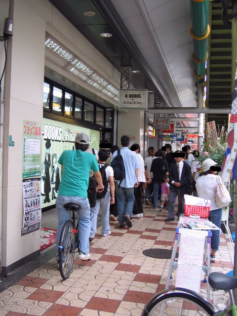 K-BOOKS難波店_開店日_外観_入口付近