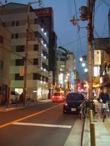めいどるちぇ_通りを見渡す