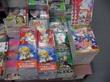 園田健一サイン会_わんだ〜らんど_なんば店_既刊本が陳列されている
