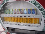 トップジャパン日本橋店_自販機_らーめん缶_カロリーメイトとMINTA