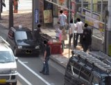 逮捕者の出た翌日の露店
