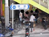 逮捕者の出た翌日の露店_3