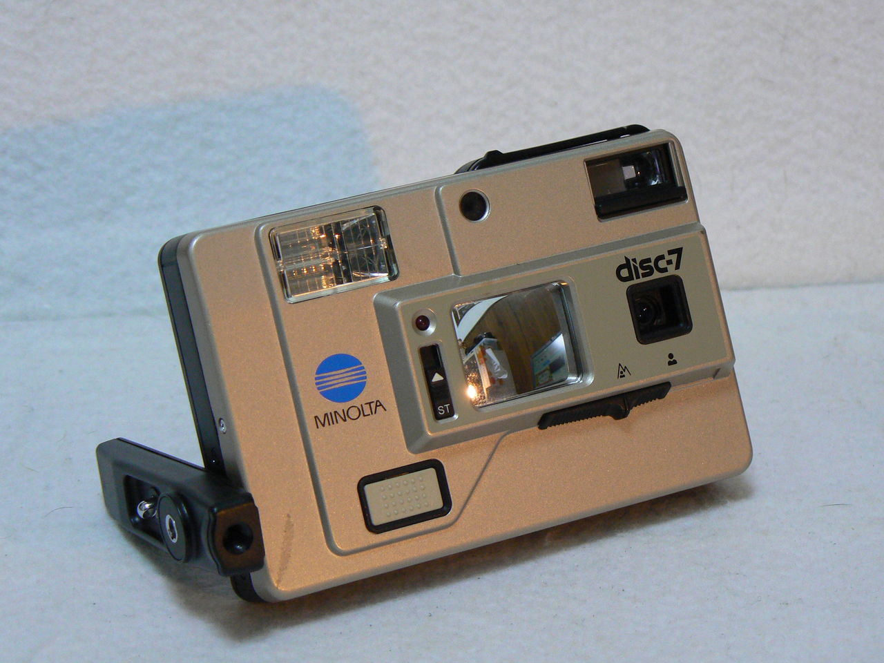 第145回目 ミノルタDISC7 : ポンコツとうさんの「カメラの写真」