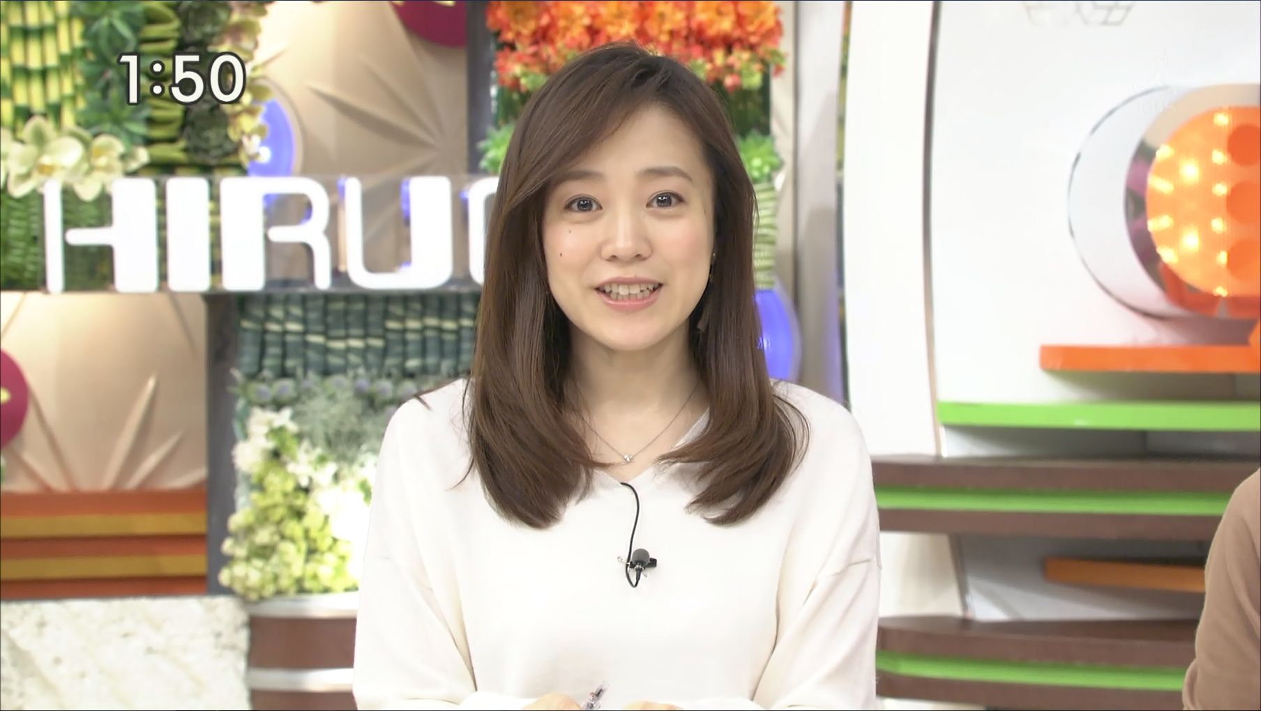 江藤愛ミニスカ ひるおびキャプ