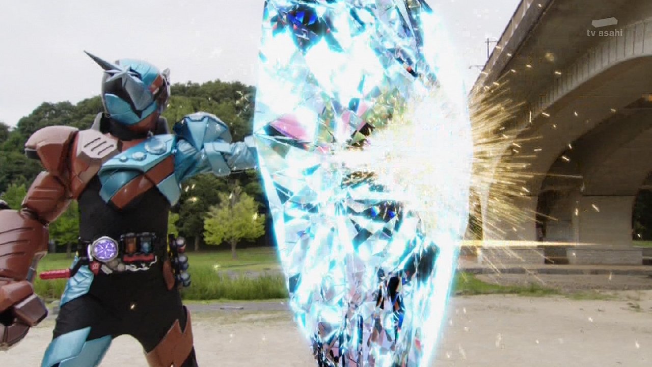 仮面ライダービルド 3話感想 タカと銃でベストマッチ ホークガトリングの格好良さも束の間 生身で一刺しを受ける戦兎 画像 修正 ポンポコにゅーす ファン特化型アニメ感想サイト