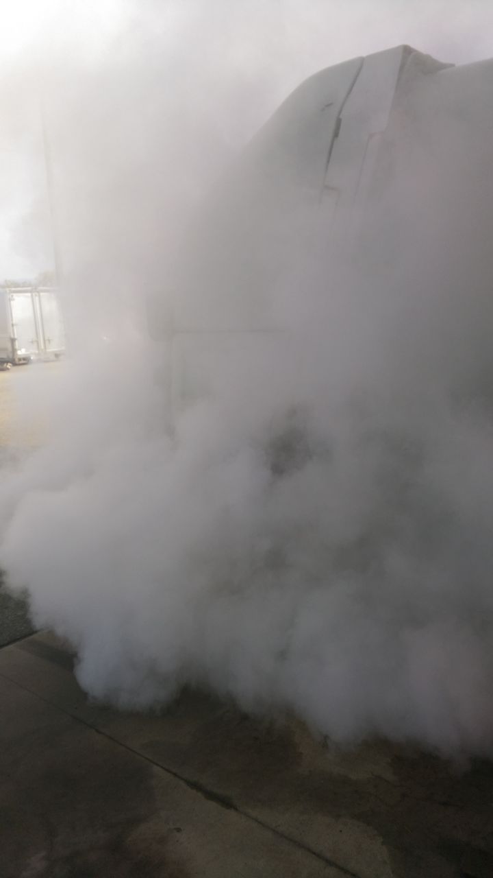 某トラックディーラー