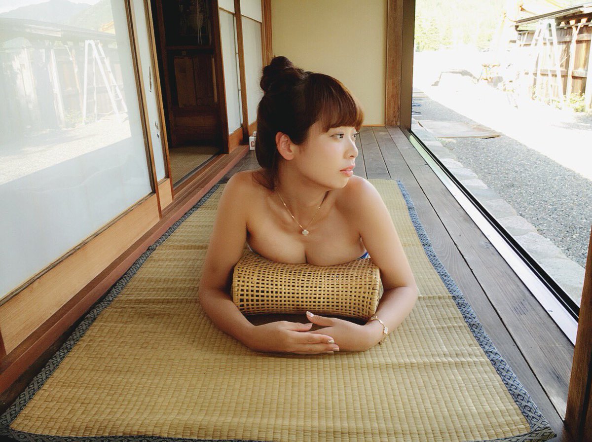 Fカップ美女の「夏休み」写真がヤバすぎるｗｗｗ 後ろ姿（写真あり）