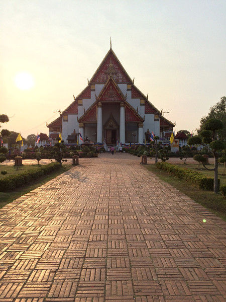 タイ旅行三日目 ヴィハーン プラ モンコン ボピットと屋台のお菓子 La Veg Vida Relajada