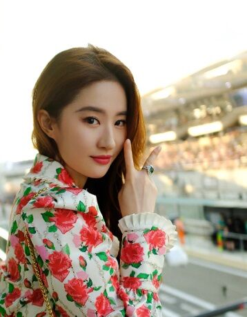 リウ・イーフェイ(本人weibo)