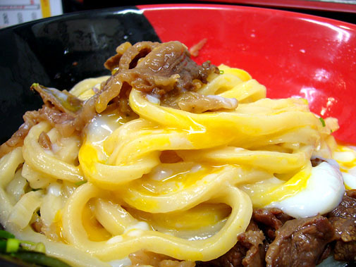極楽うどん TKU 肉玉ぶっかけ(アップ)