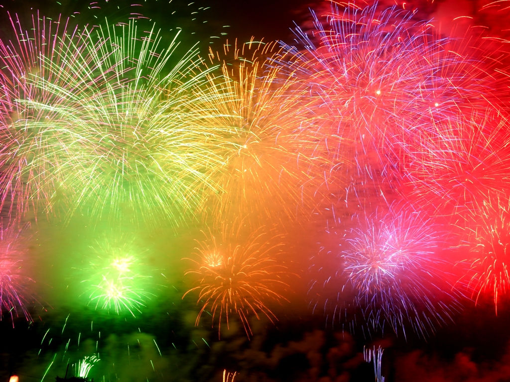 ベッドのまわりに 何もかも脱ぎ散らかして 週末だけの秘密の部屋 タケダダイスケの 地底探検