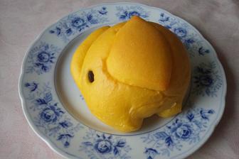 「きいろいぞう」のクリームパン