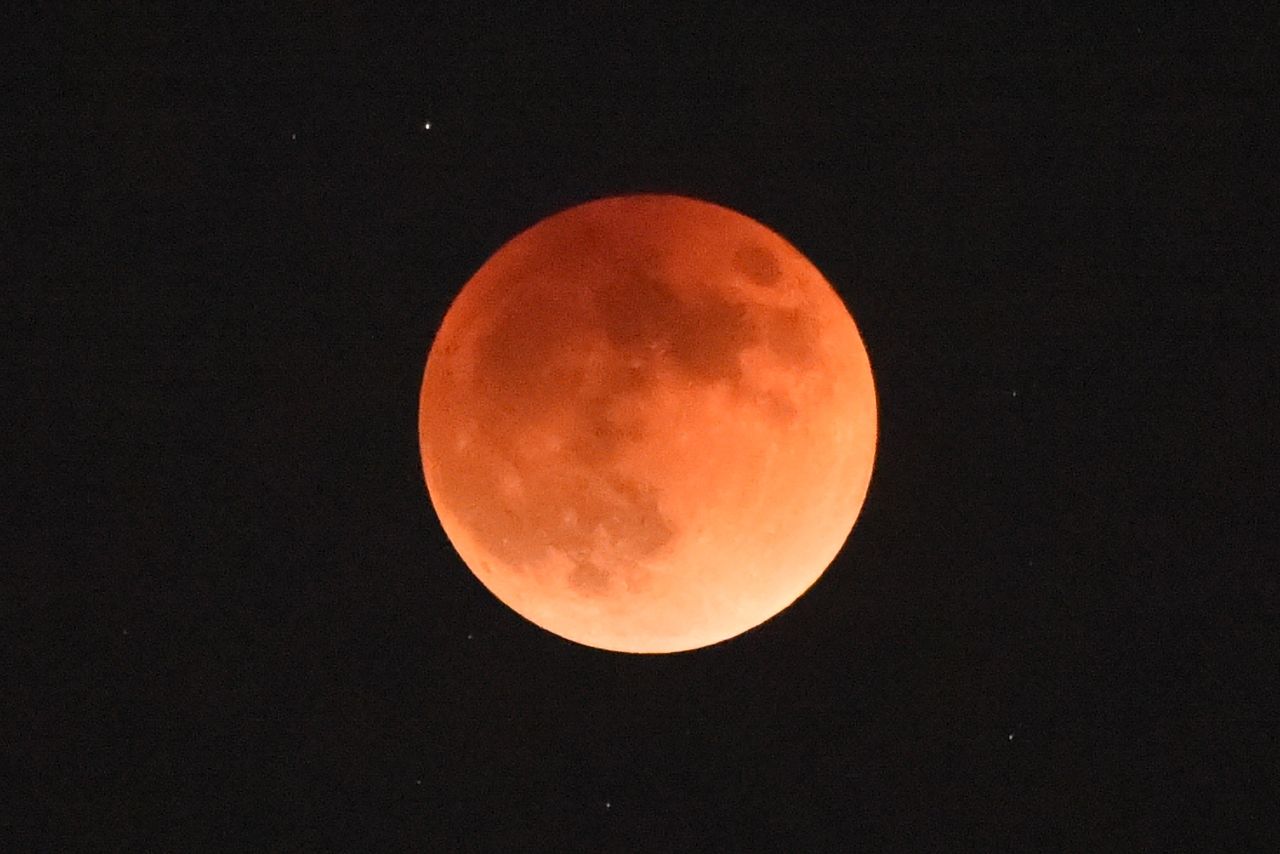 皆既月食 スーパー ブルー ブラッドムーン ポポのがんがれ日記