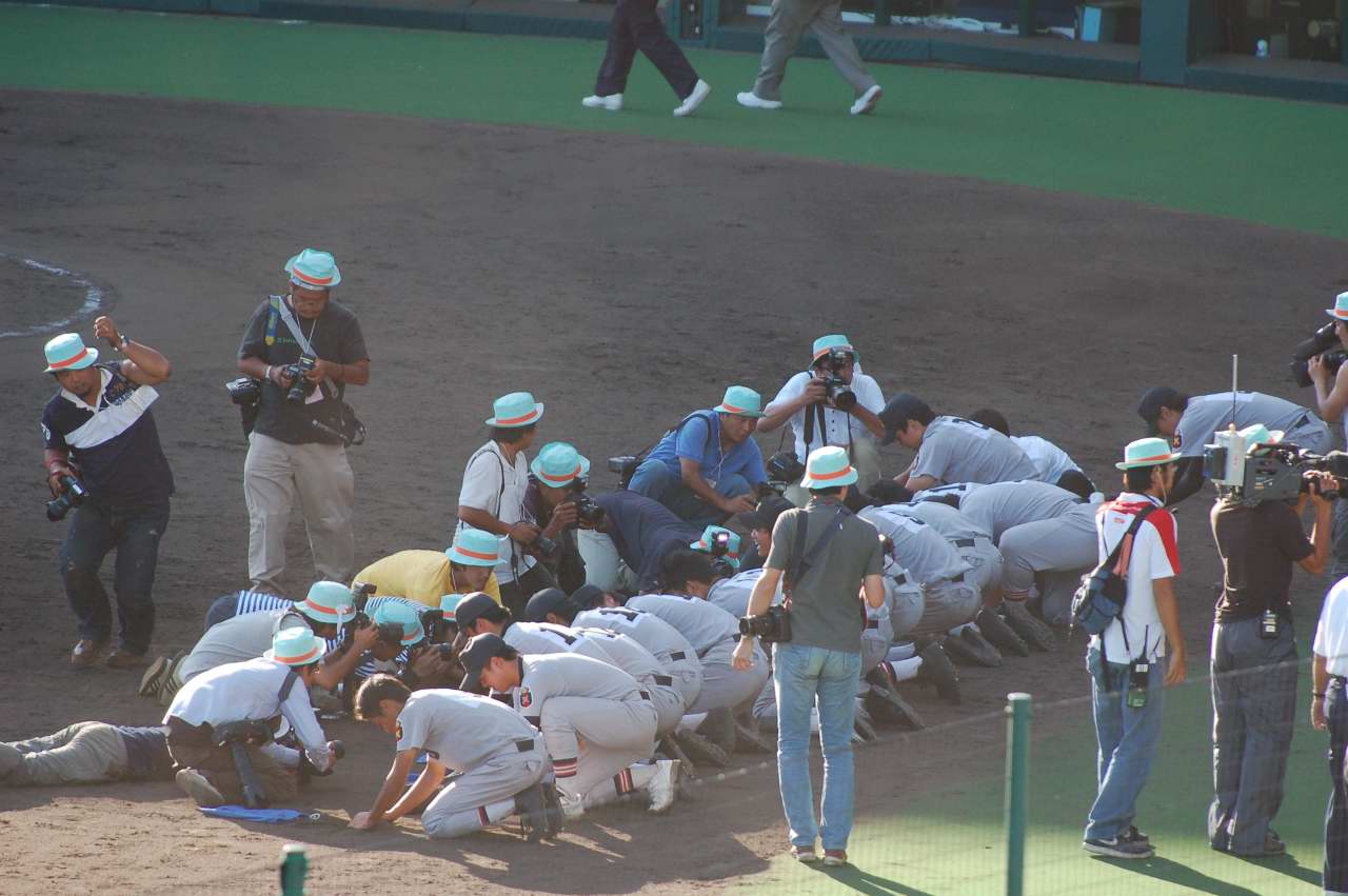 海外から輸入 甲子園の土 ～後輩たちからの最高のプレゼント ポポのがんがれ日記 : スポーツ選手
