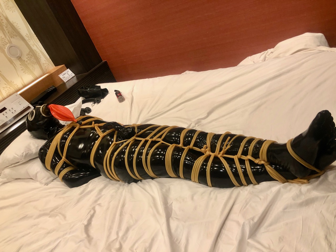 ゴム緊縛 ゴム緊縛でイカせ地獄。“Rubber Kinbaku Brought Hell of Orgasms” : SM Apartment~雛奈子のBlog~