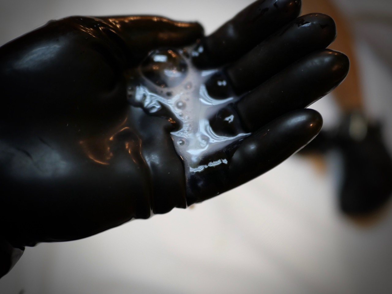 ラバー女子を触ってみたい。“I Want to Touch A Rubber Girl” : SM Apartment~雛奈子のBlog~