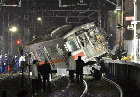 福知山線脱線事故から15年、鉄道の「人的 ...