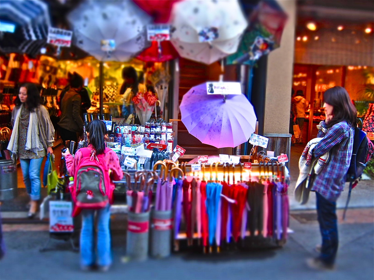 鎌倉 小町通りの傘屋さん 湘南ー海 風 光 Shonan Coast Line