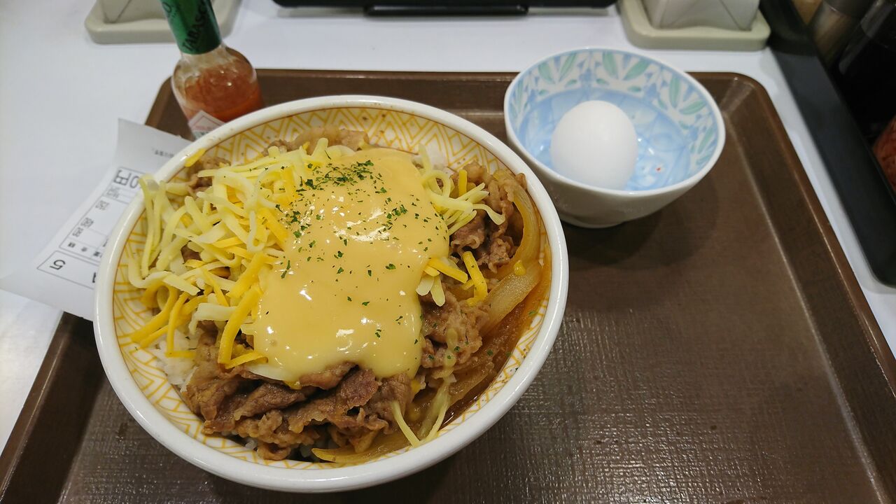 とろ り3種のチーズ牛丼 温玉付き を食べた話 りうむ堂