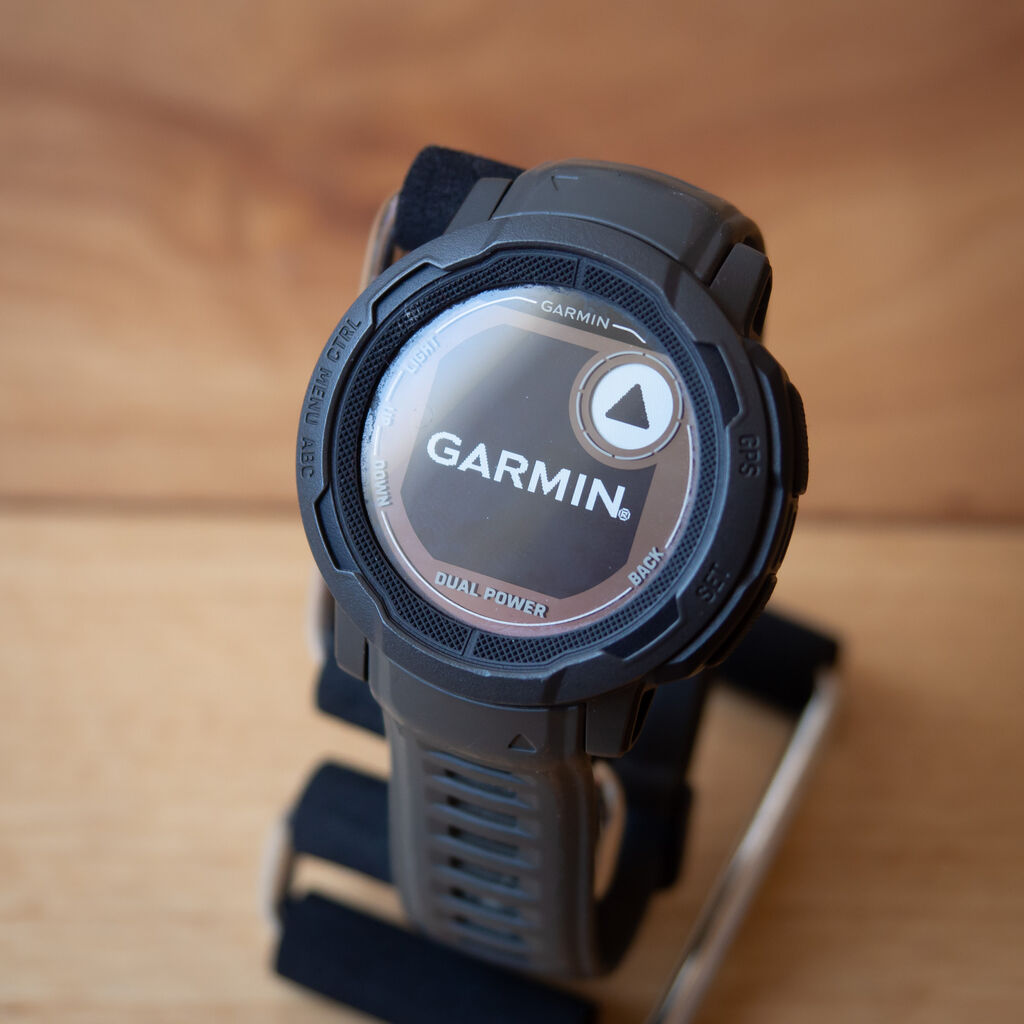 手放せない一品 [GARMIN Instinct 2 Dual Power] : 山に野に川に呑みに