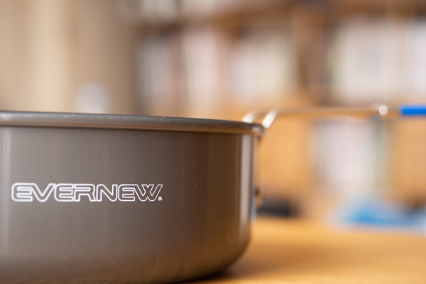 新定番 [EVERNEW Ultra Light パン #16] : 山に野に川に呑みに