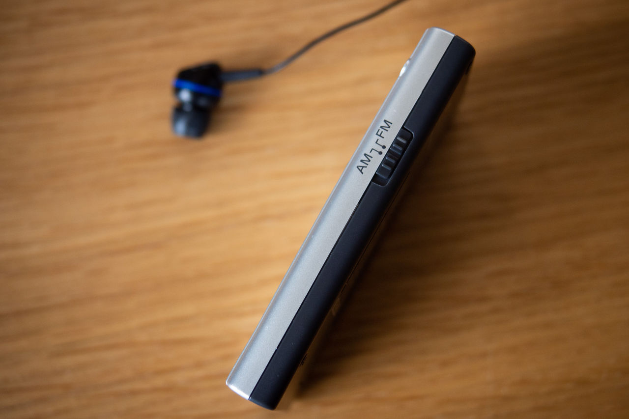 更に値下げしました、SONY ICF-T46 ポケットラジオ 名刺サイズ新品同様 20090622162132_835_.jpg