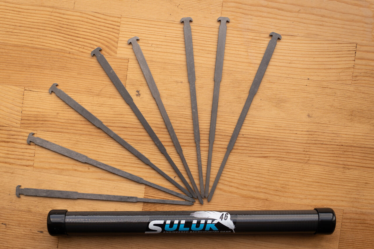 SULUK46 Atani Titanium Tent Stakes 12本 SULUK 46 Atani Titanium Tent Stakes | 5gの超軽量ながら独自