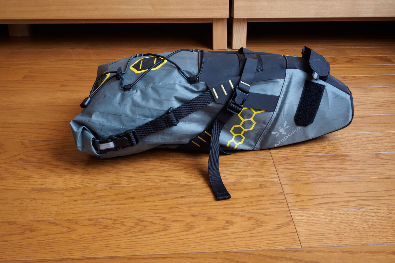バイクパッキングギア(1) ～ Apidura サドルバッグ(コンパクト