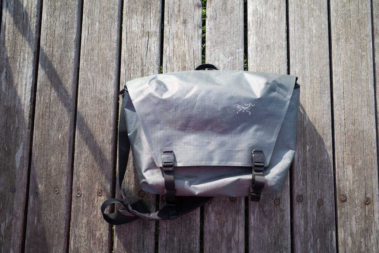 やっぱり3点掛けは便利 [ARC'TERYX Granville 10 Courier Bag やっぱり3点掛けは便利 [ARC'TERYX Granville 10 Courier Bag
