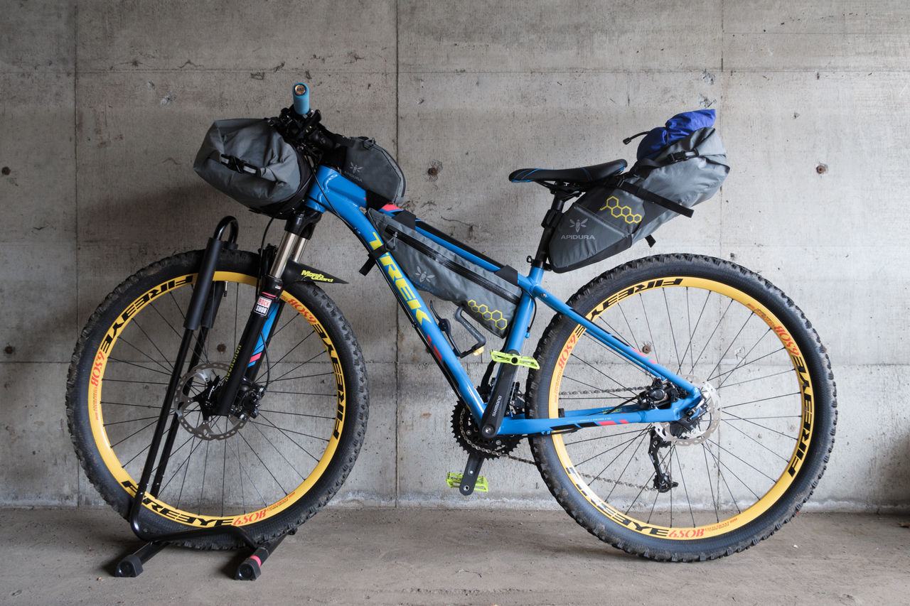 バイクパッキングギア(1) ~ Apidura サドルバッグ(コンパクト バイクパッキングギア(1) ~ Apidura サドルバッグ(コンパクト