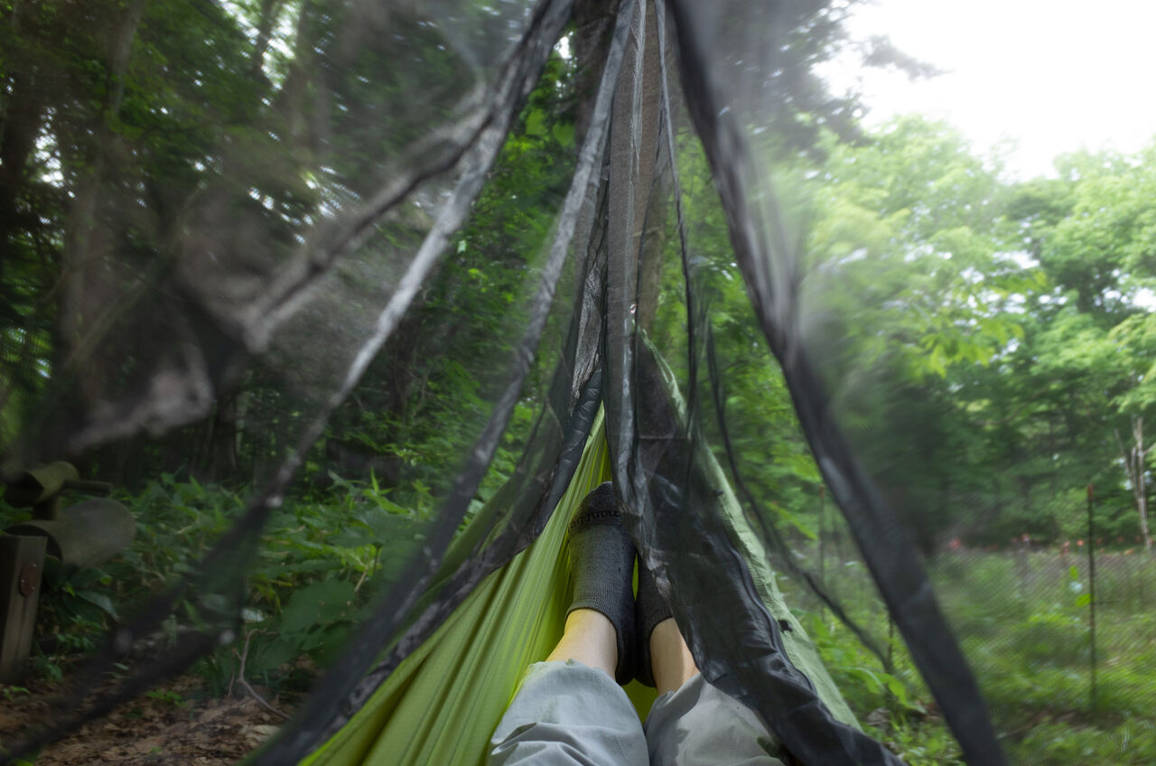 夏のハンモック [Cocoon Ultralight Mosquito Net Hammock] : 山に野に
