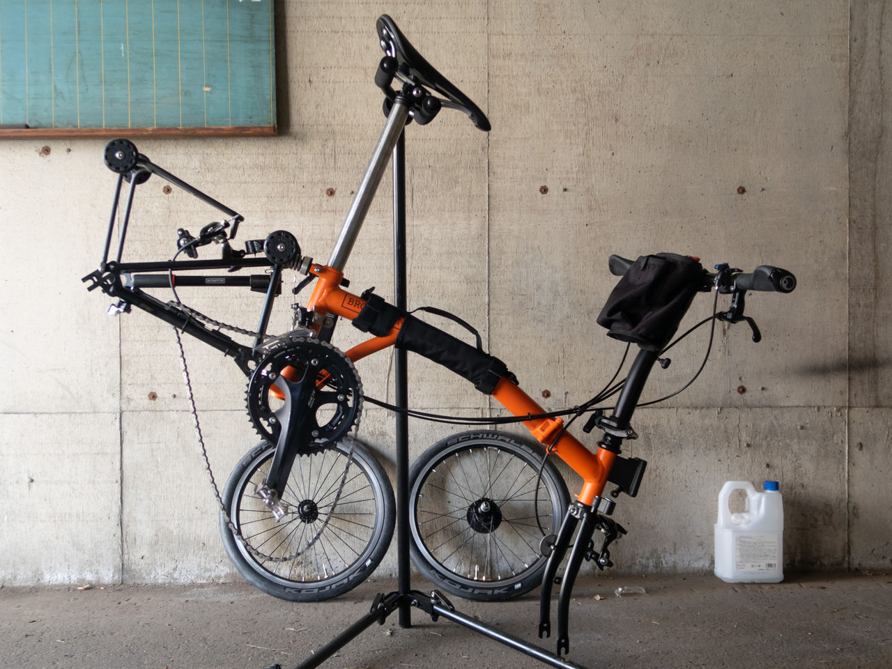 ドレスアップアイテム Schwalbe Kojak 山に野に川に呑みに