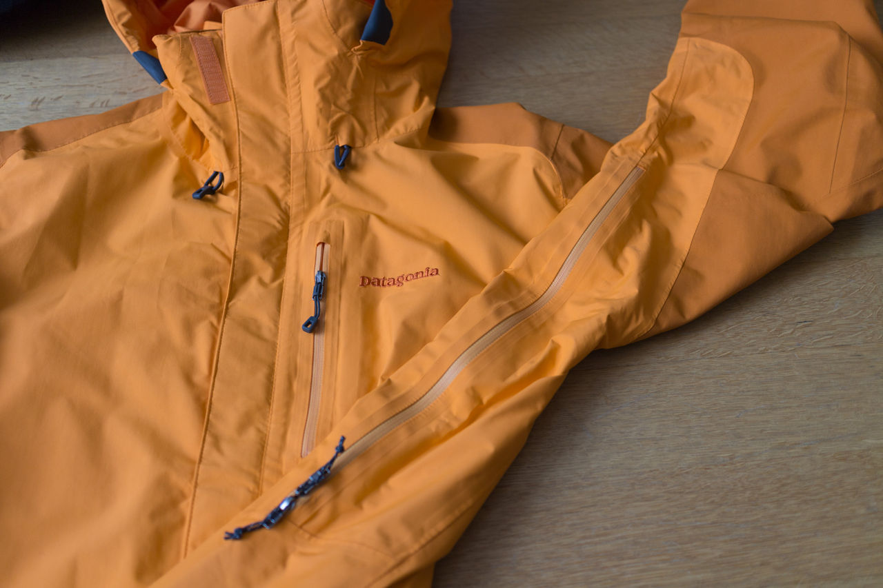 デザインも色も気に入ってます ～ patagonia Piolet Jacket 