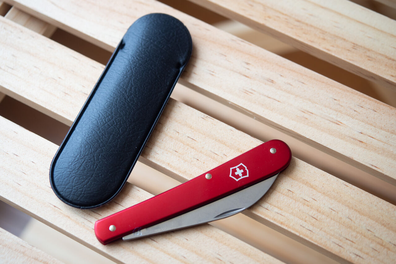 山×パン＝これ [VICTORINOX ベーカーズナイフ] : 山に野に川に呑みに