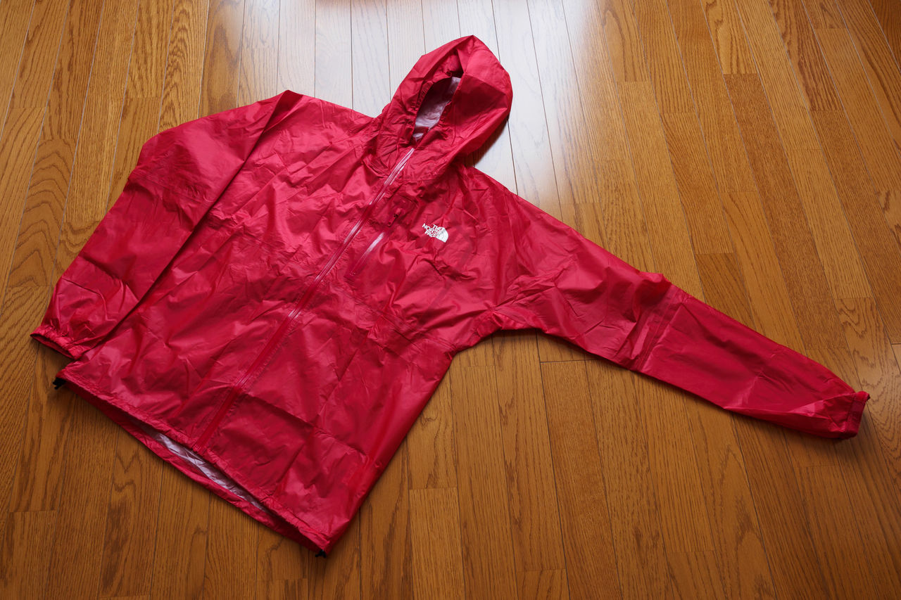 着心地最高の超軽量レインウェア The North Face Strike Jacket 山に野に川に呑みに