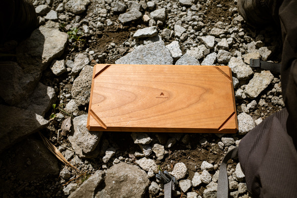 水平って大事 II [MINIMALIGHT LEVEL PLATE] : 山に野に川に呑みに