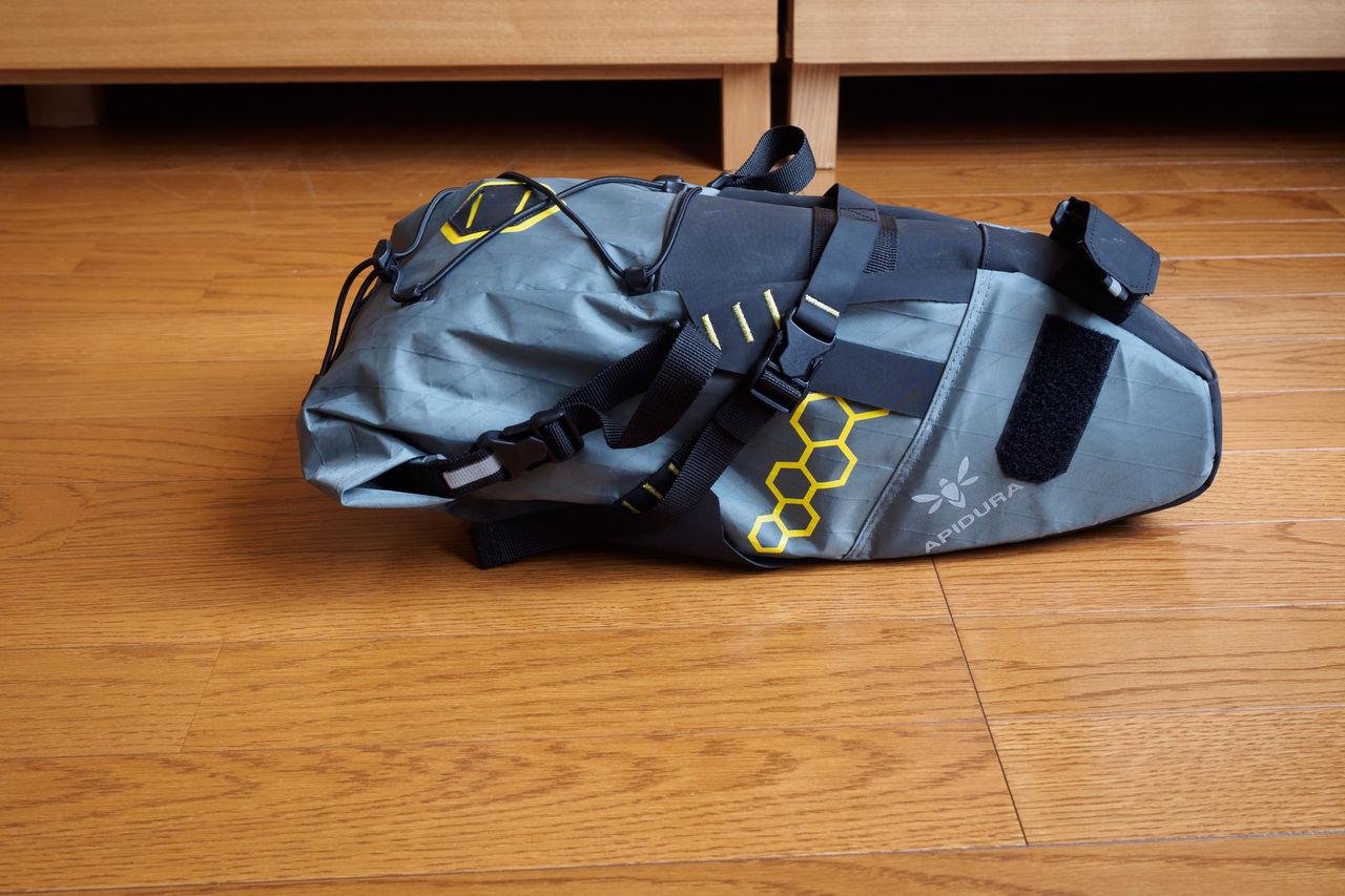 バイクパッキングギア(1) ～ Apidura サドルバッグ(コンパクト