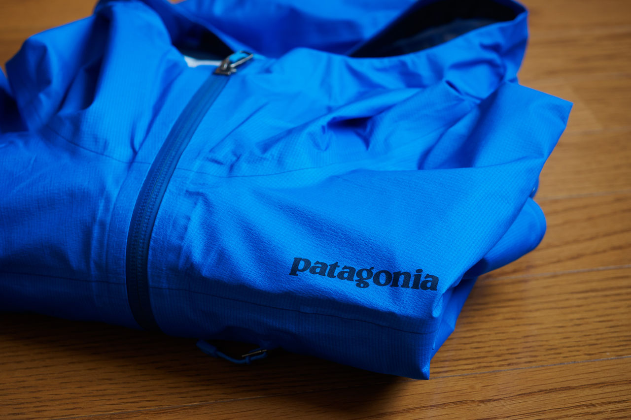 着心地最高の超軽量レインウェア The North Face Strike Jacket 山に野に川に呑みに