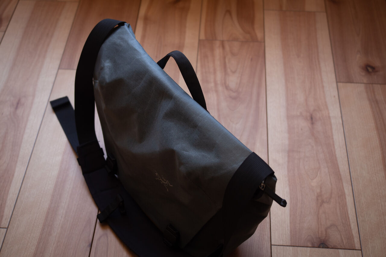 やっぱり3点掛けは便利 [ARC'TERYX Granville 10 Courier Bag やっぱり3点掛けは便利 [ARC'TERYX Granville 10 Courier Bag