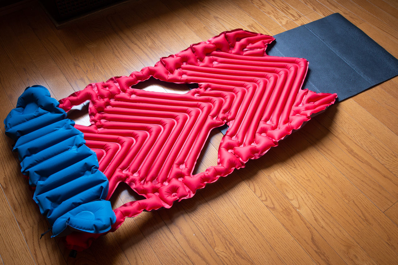寝方自由な軽量エアマット [KLYMIT INERTIA-X WAVE PAD] : 山に